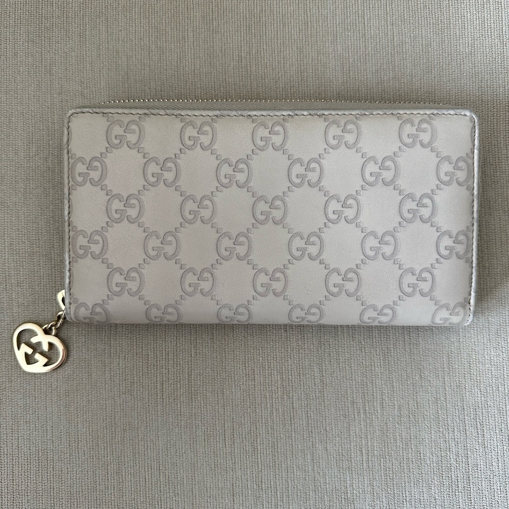 EUC Gucci Zip leather wallet